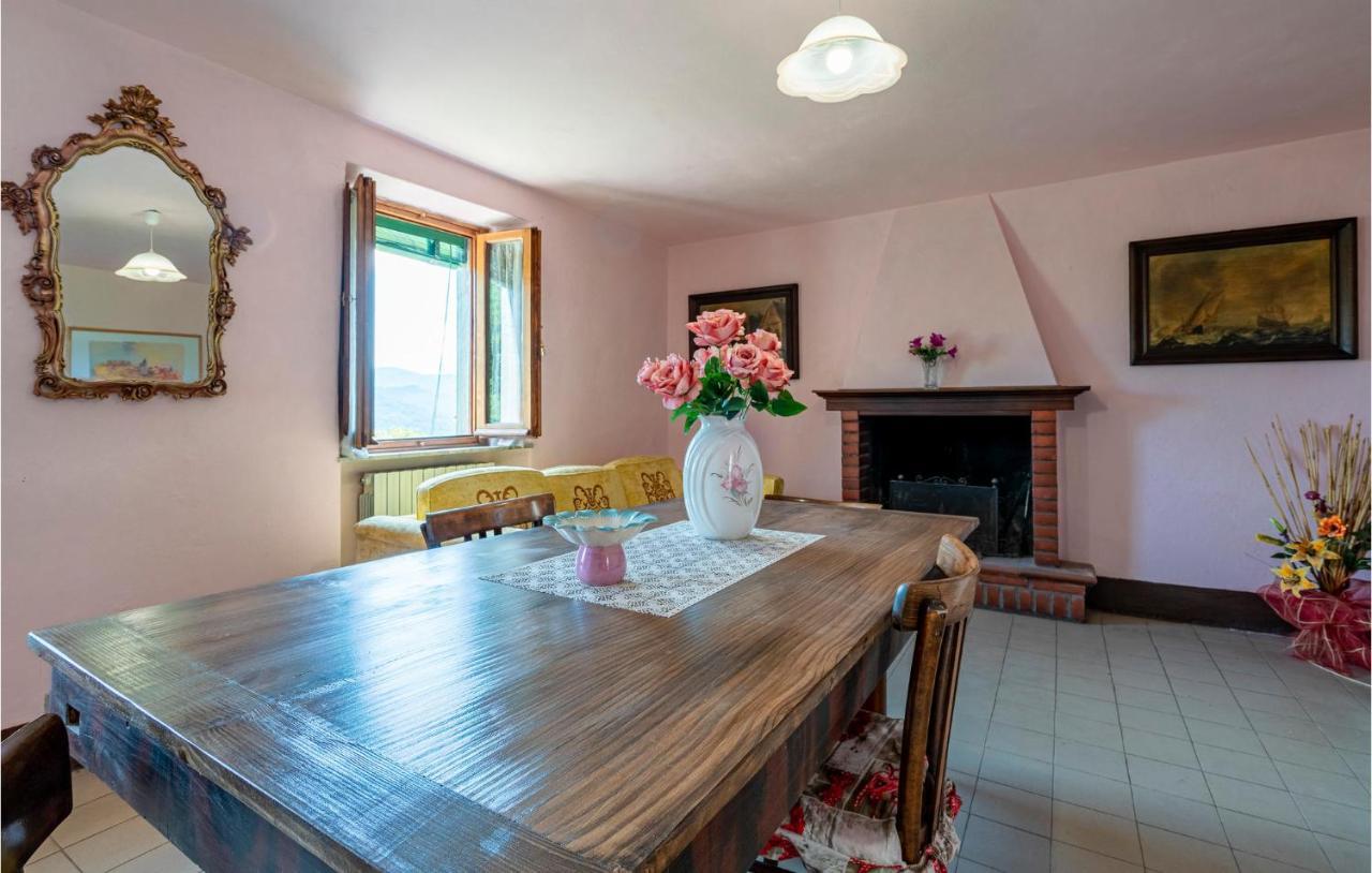 Stunning Home In Longoio With Kitchen Monti di Villa Exterior foto
